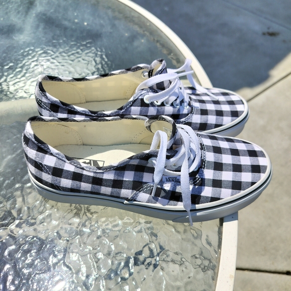 Vans Unisex Black and White Checkered Sneakers SzM-7.5 W-9. - Picture 5 of 12